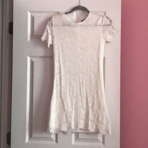 Lulu’s white lace dress size small